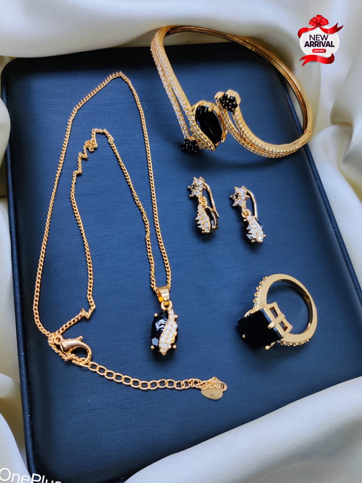 beautiful jewellery set